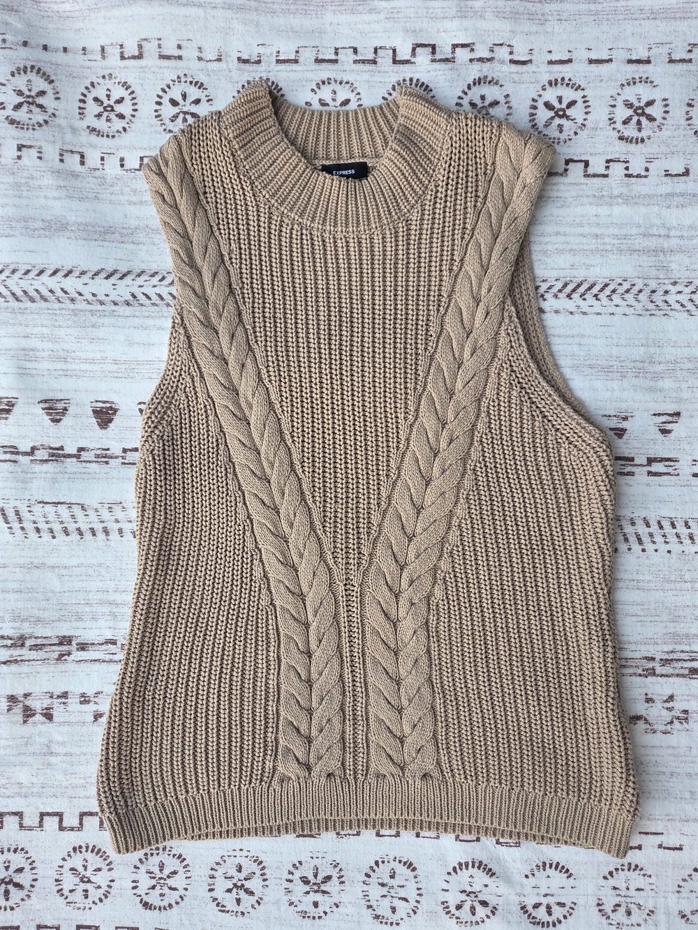 Express Cable Knit Crew Neck Sweater Tank - Medium